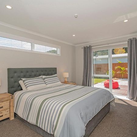 Modern Beach Pad - Whitianga Holiday Home 외부 사진