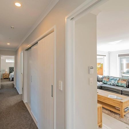 Modern Beach Pad - Whitianga Holiday Home 외부 사진