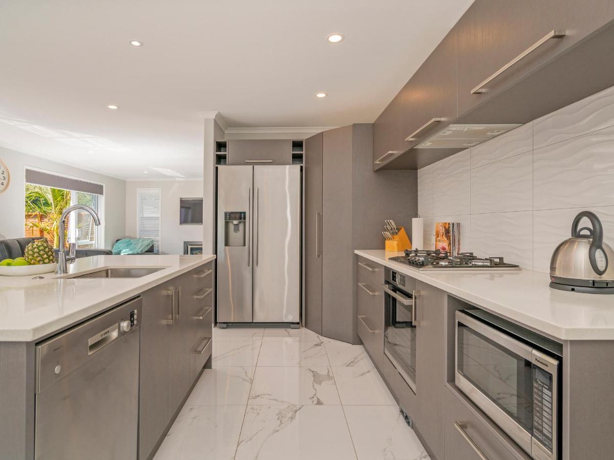 Modern Beach Pad - Whitianga Holiday Home 외부 사진
