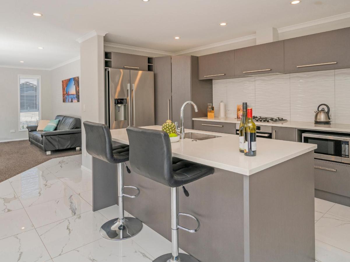 Modern Beach Pad - Whitianga Holiday Home 외부 사진