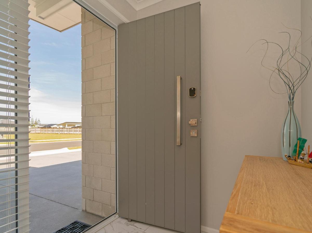 Modern Beach Pad - Whitianga Holiday Home 외부 사진