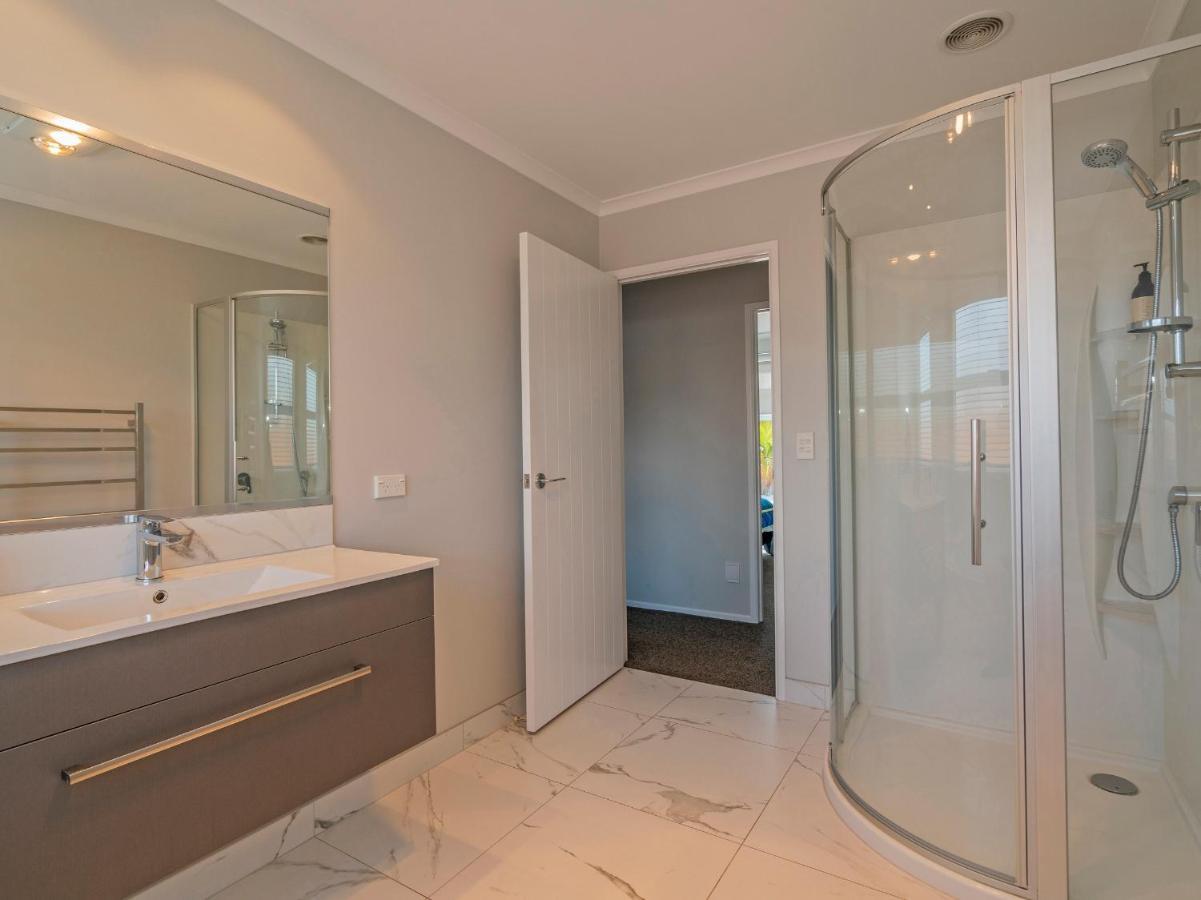 Modern Beach Pad - Whitianga Holiday Home 외부 사진