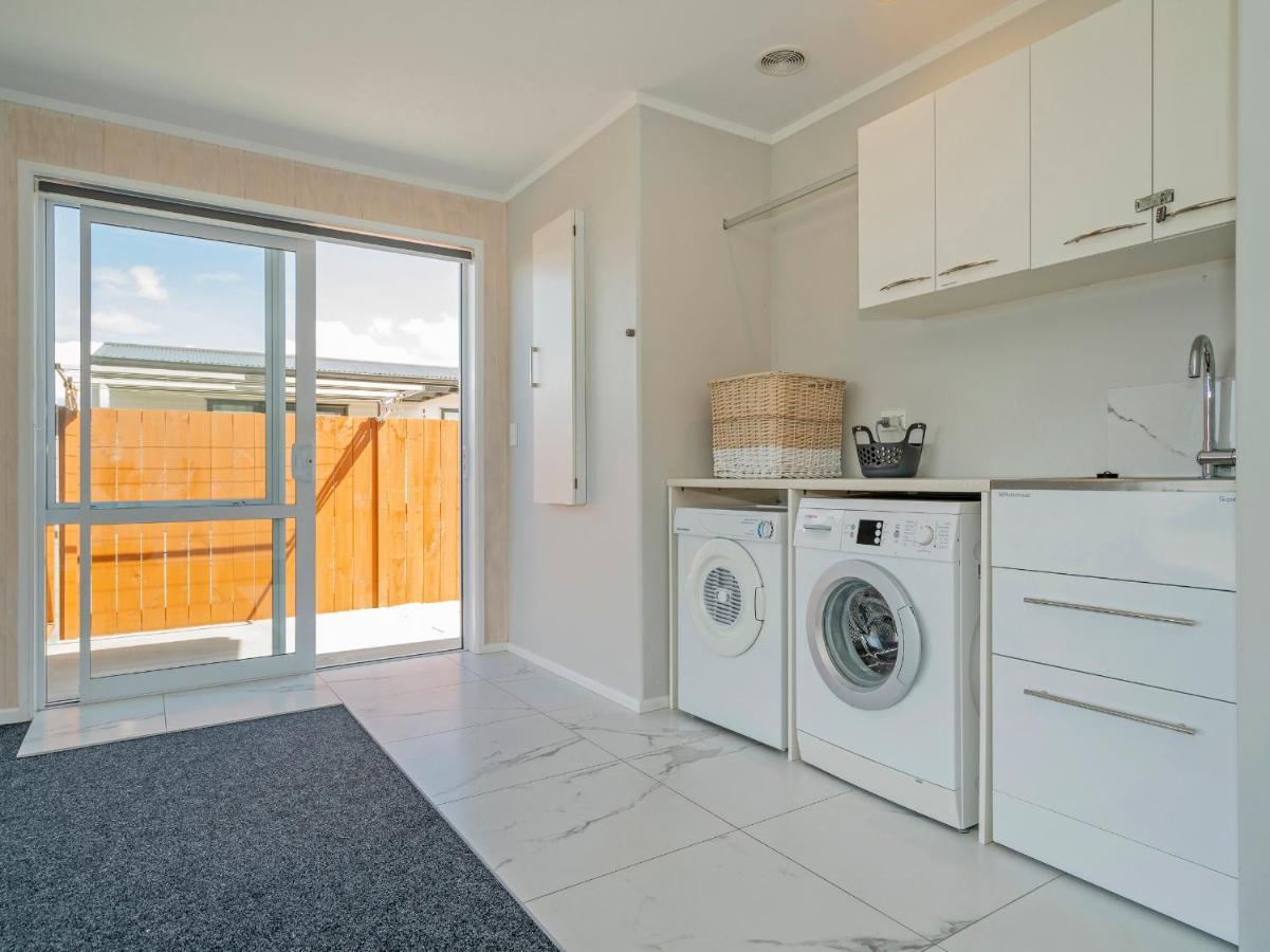 Modern Beach Pad - Whitianga Holiday Home 외부 사진