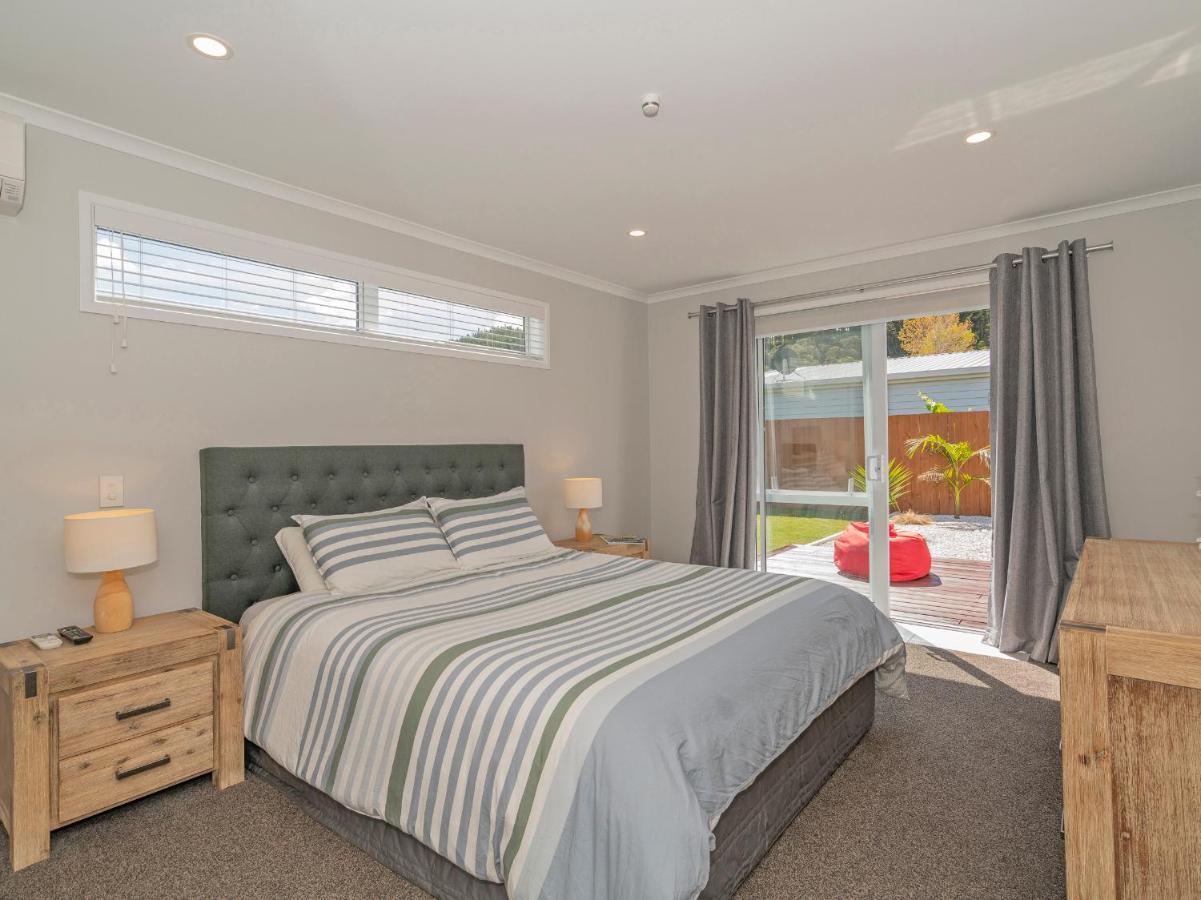 Modern Beach Pad - Whitianga Holiday Home 외부 사진