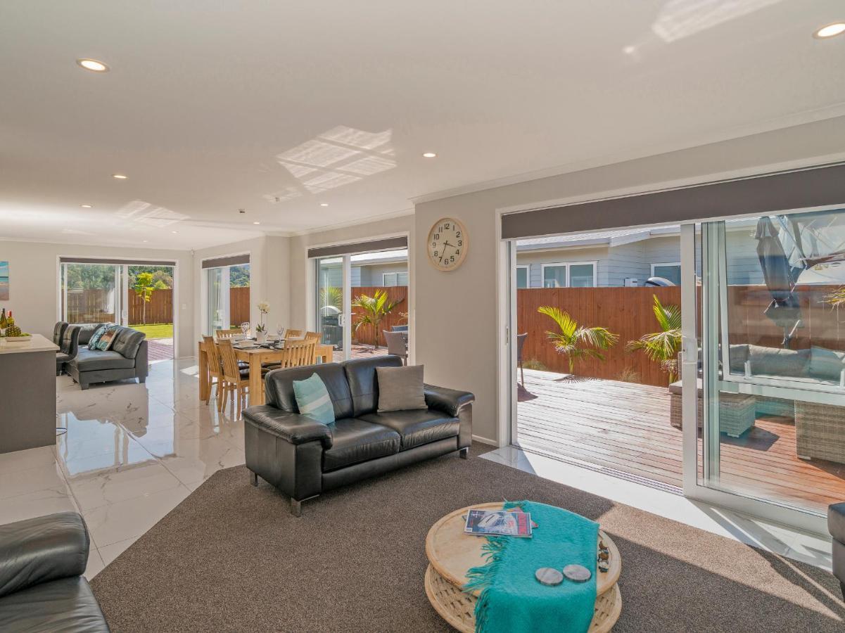 Modern Beach Pad - Whitianga Holiday Home 외부 사진